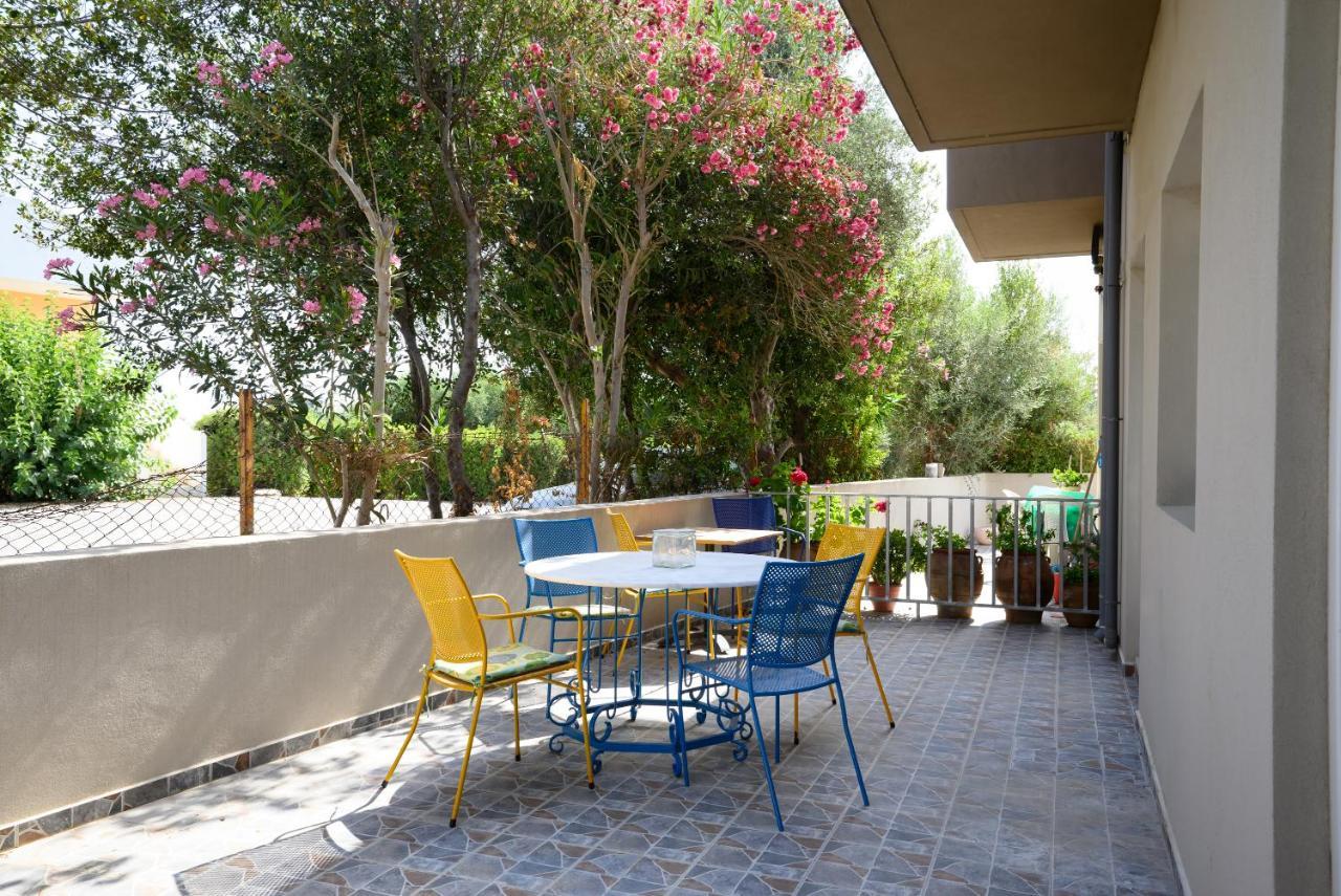 Walk 2 The Beach; Ammoudara Apts Gazi Esterno foto